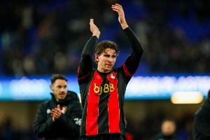 球迷社区-队报：伯恩茅斯为扎巴尼标价7500万欧，巴黎之后会继续和他们谈判