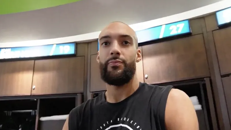 九游体育网站入口-戈贝尔：拼劲和专注度是防守的核心，这两点本就至关重要