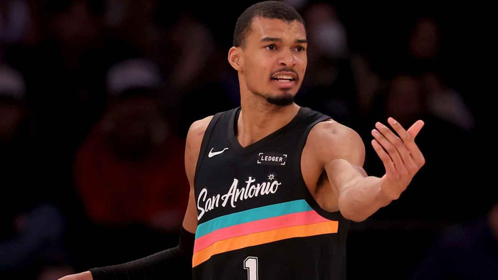 球迷社区-11战全胜！马刺创NBA神迹，文班亚马单月数据堪称恐怖|西部|最佳新秀|圣安东尼奥马刺队|俄克拉荷马雷霆队|底特律活塞队_新浪体育_新浪新闻